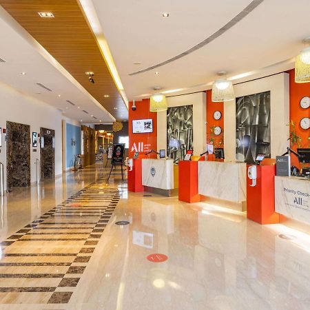 Отель Ibis Gurgaon Golf Course Road - An Accor Brand Экстерьер фото