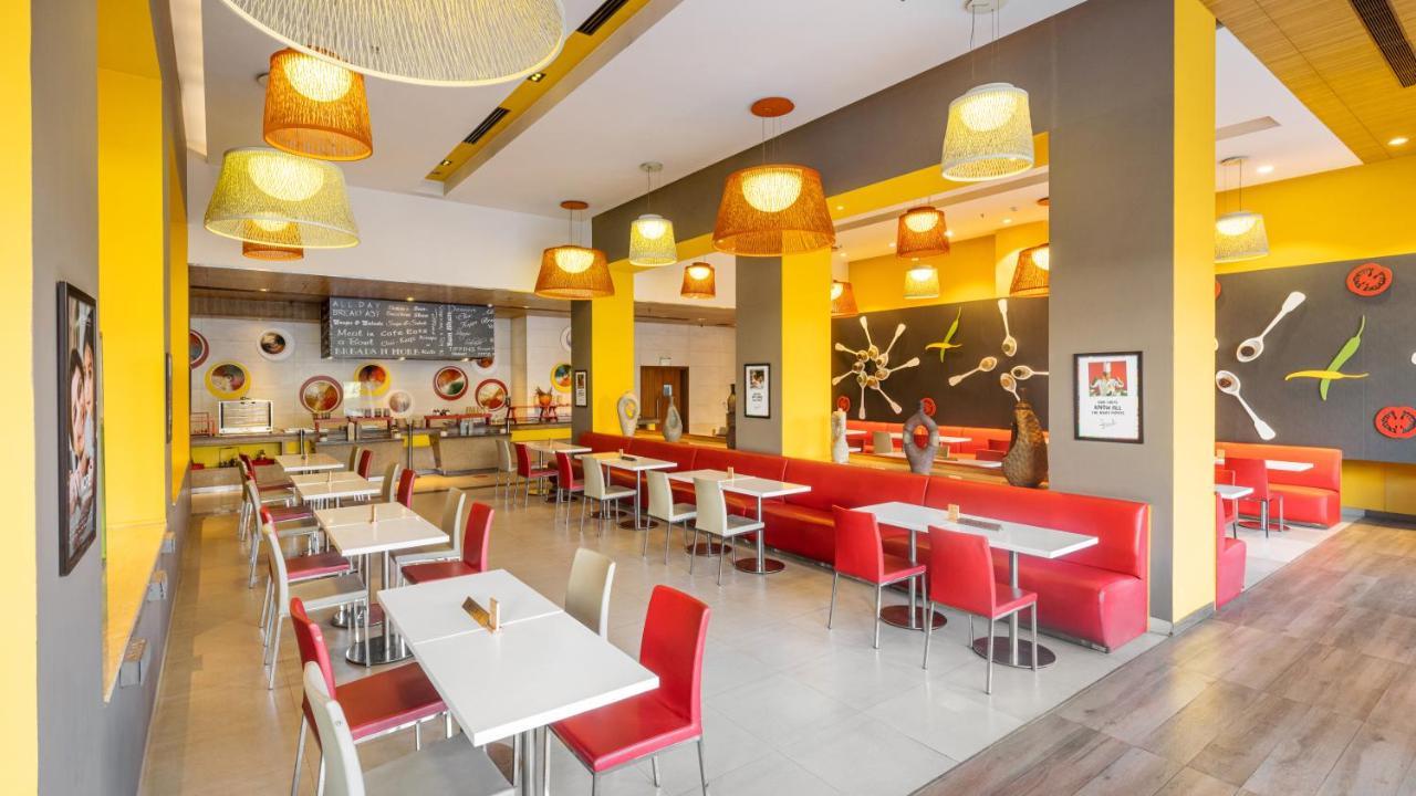 Отель Ibis Gurgaon Golf Course Road - An Accor Brand Экстерьер фото