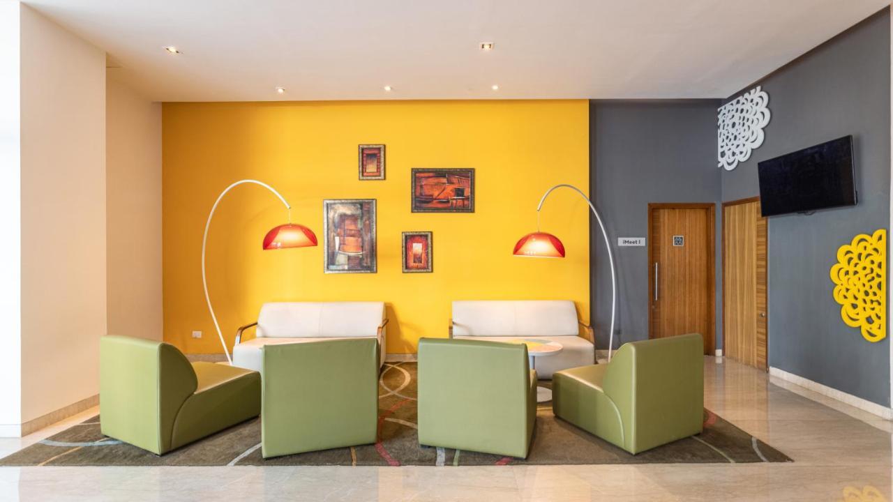 Отель Ibis Gurgaon Golf Course Road - An Accor Brand Экстерьер фото