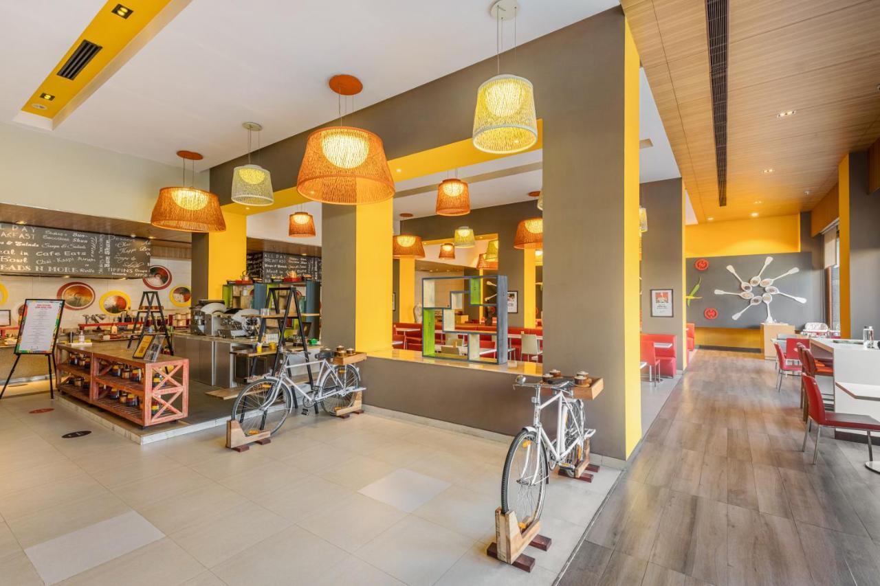 Отель Ibis Gurgaon Golf Course Road - An Accor Brand Экстерьер фото