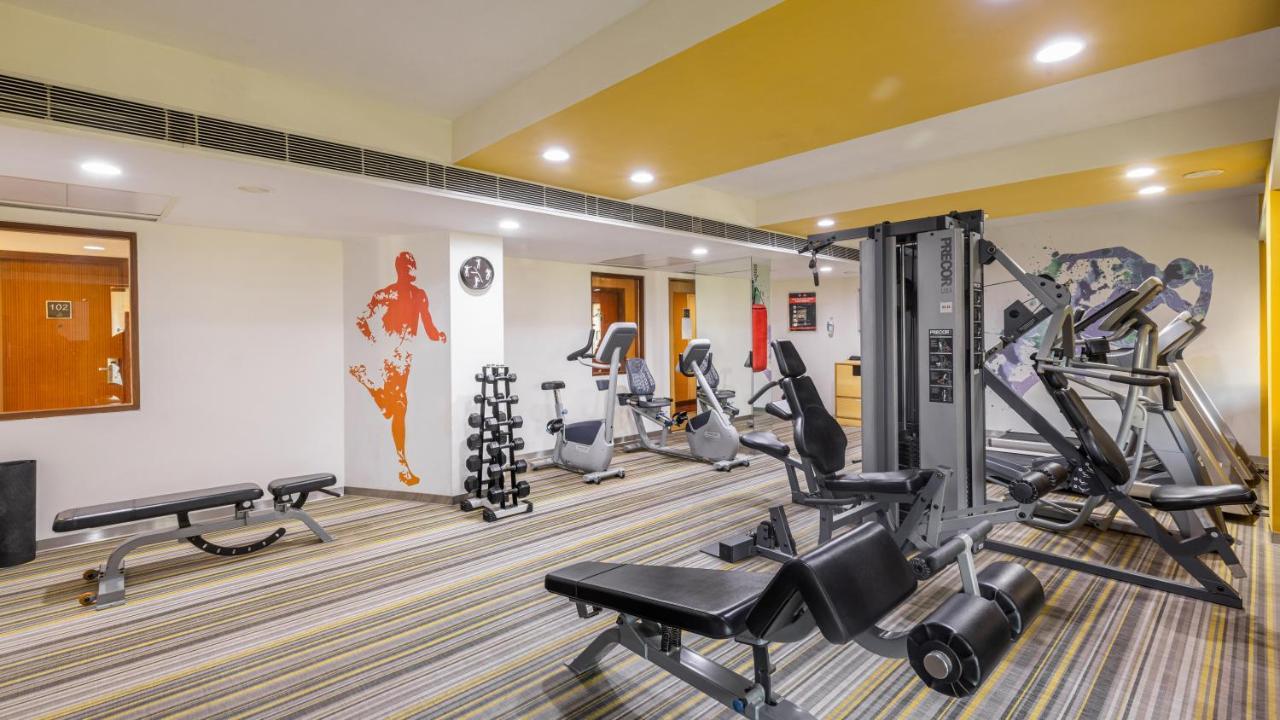 Отель Ibis Gurgaon Golf Course Road - An Accor Brand Экстерьер фото