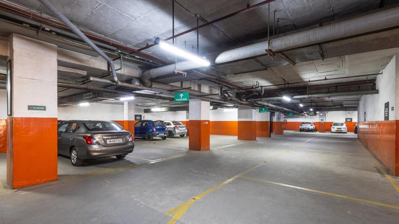 Отель Ibis Gurgaon Golf Course Road - An Accor Brand Экстерьер фото