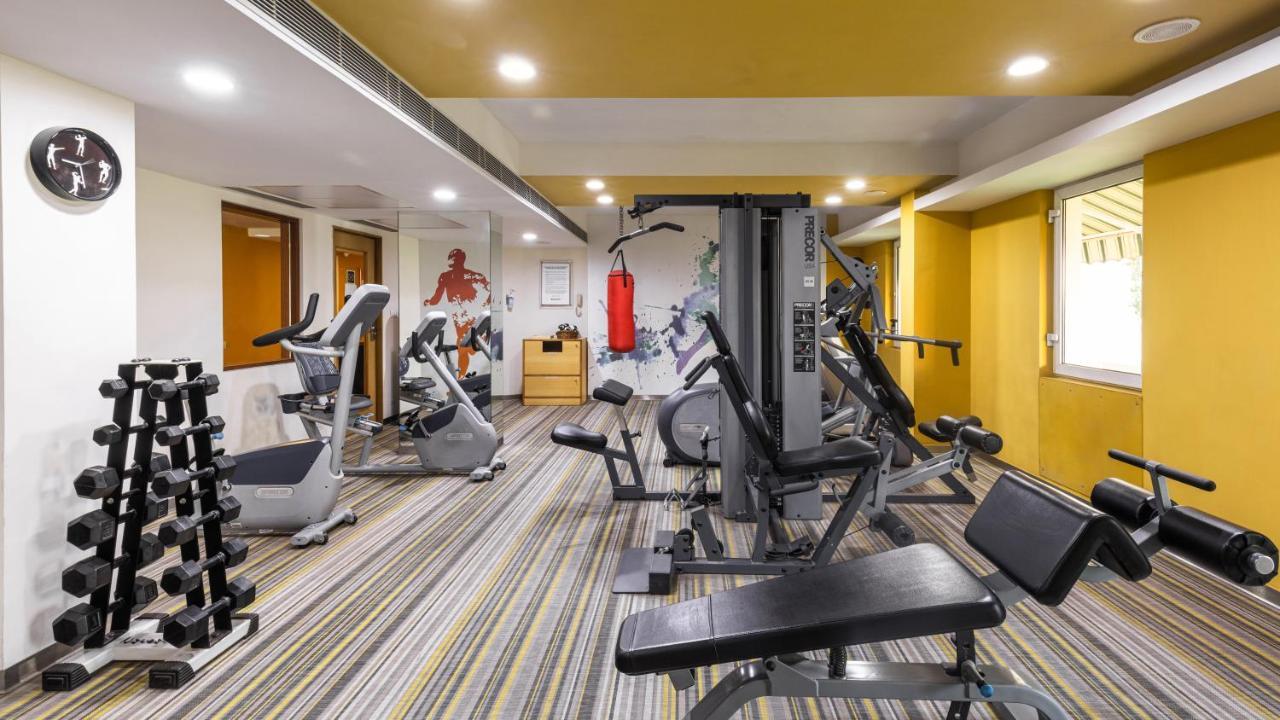 Отель Ibis Gurgaon Golf Course Road - An Accor Brand Экстерьер фото