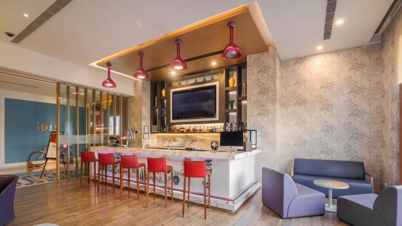 Отель Ibis Gurgaon Golf Course Road - An Accor Brand Экстерьер фото