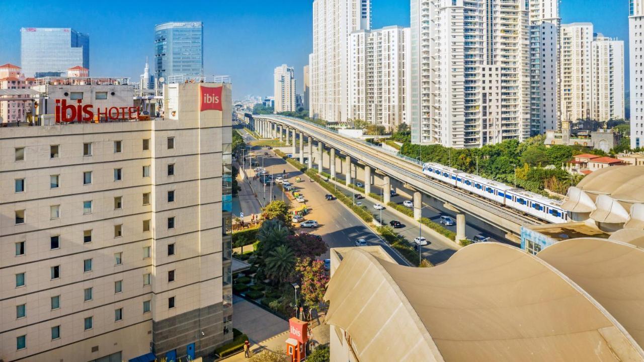 Отель Ibis Gurgaon Golf Course Road - An Accor Brand Экстерьер фото