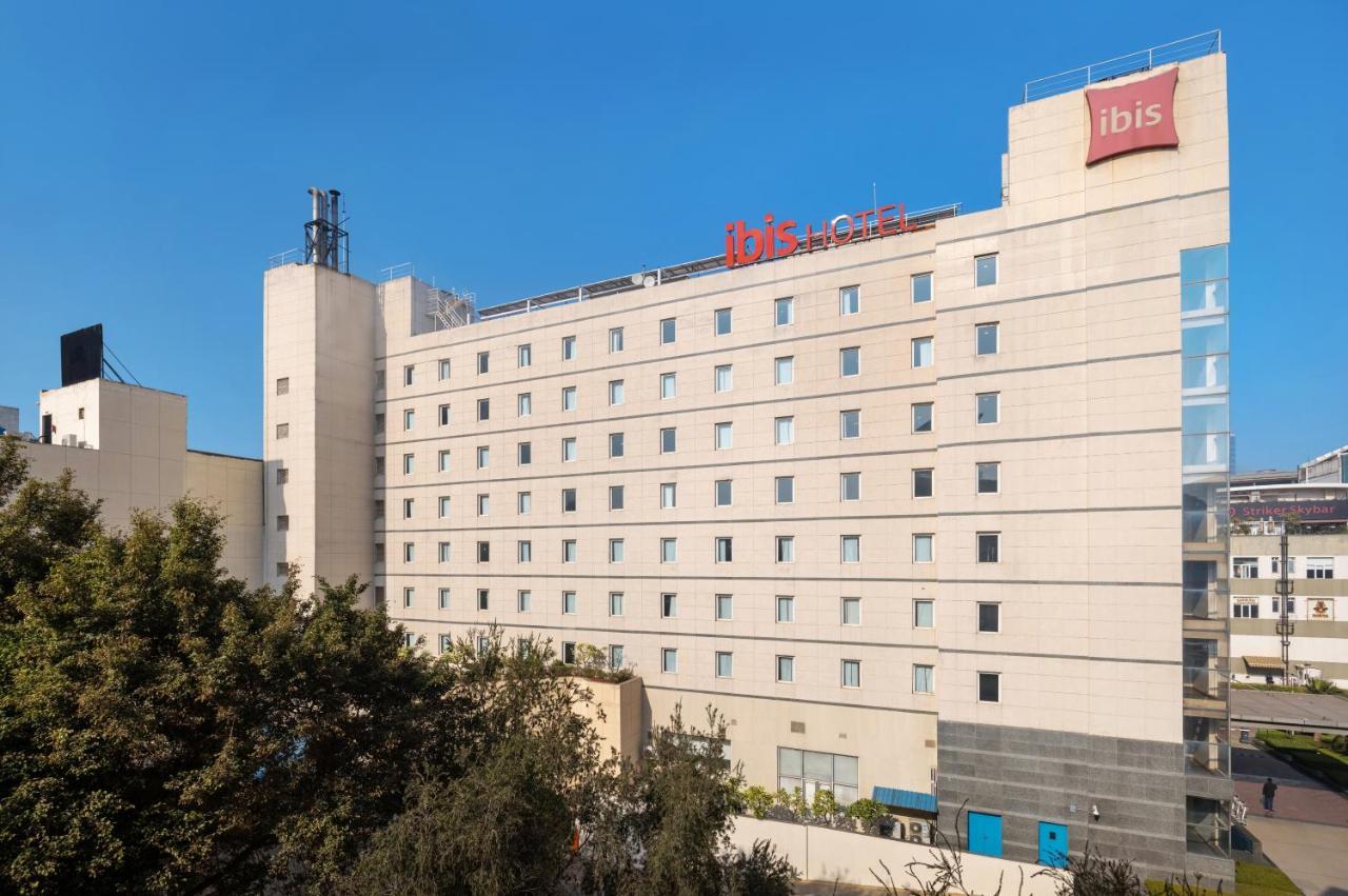 Отель Ibis Gurgaon Golf Course Road - An Accor Brand Экстерьер фото
