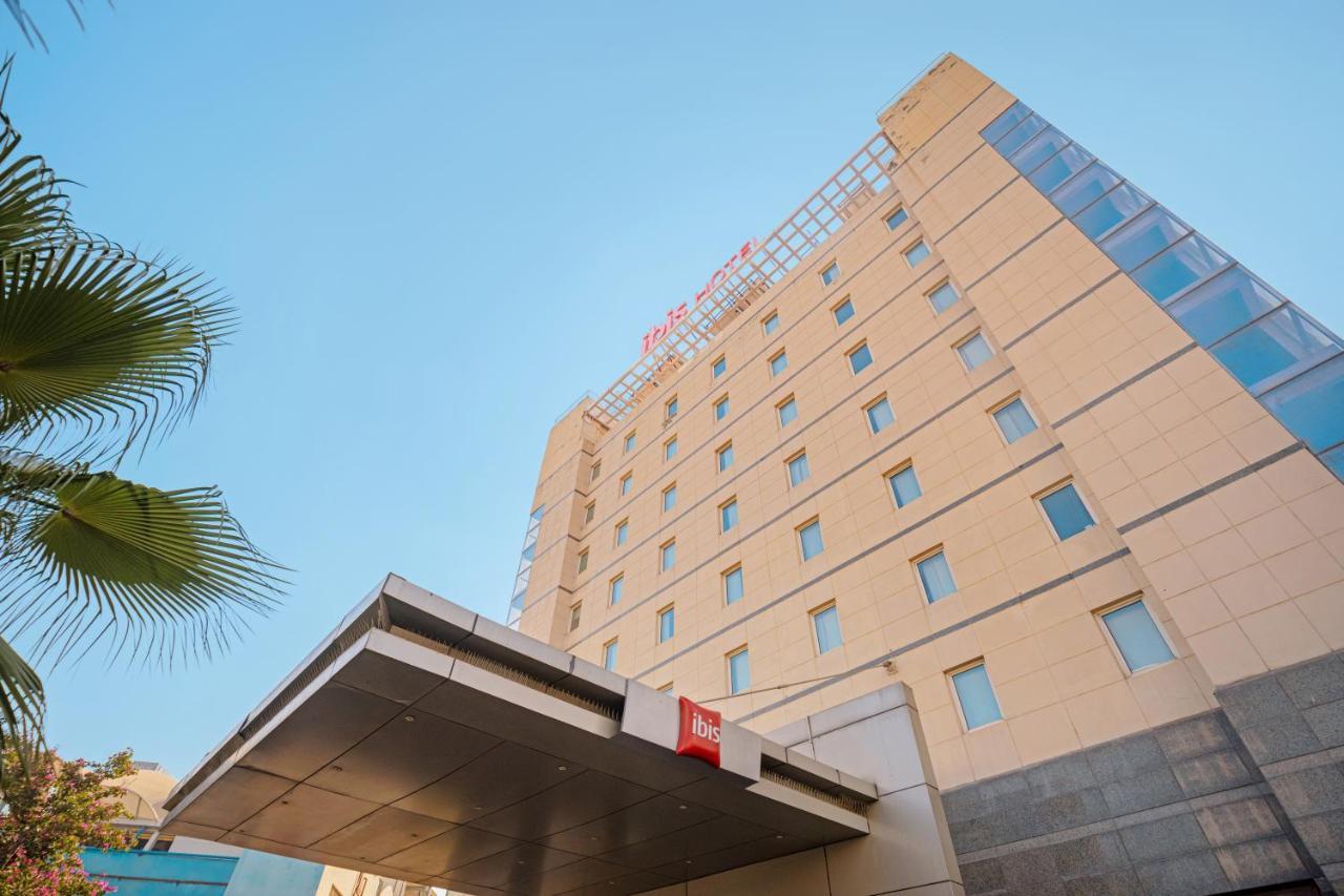 Отель Ibis Gurgaon Golf Course Road - An Accor Brand Экстерьер фото