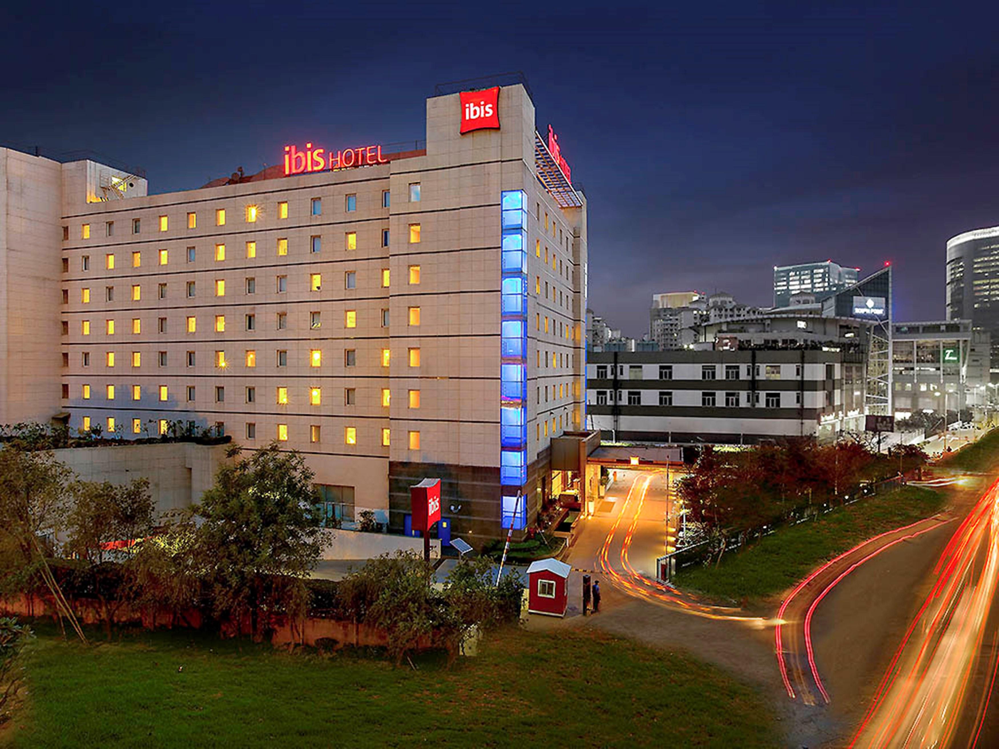 Отель Ibis Gurgaon Golf Course Road - An Accor Brand Экстерьер фото
