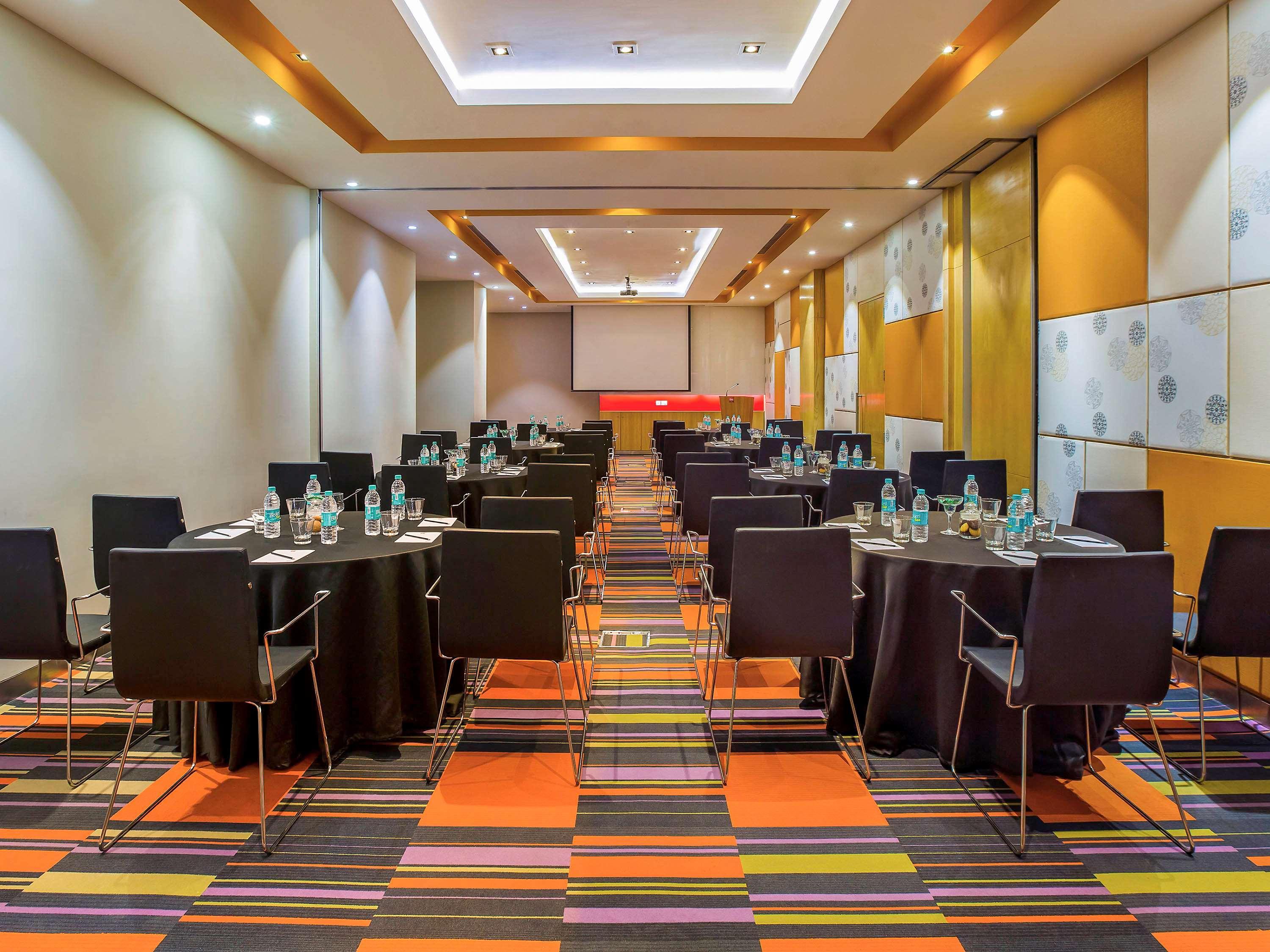 Отель Ibis Gurgaon Golf Course Road - An Accor Brand Экстерьер фото