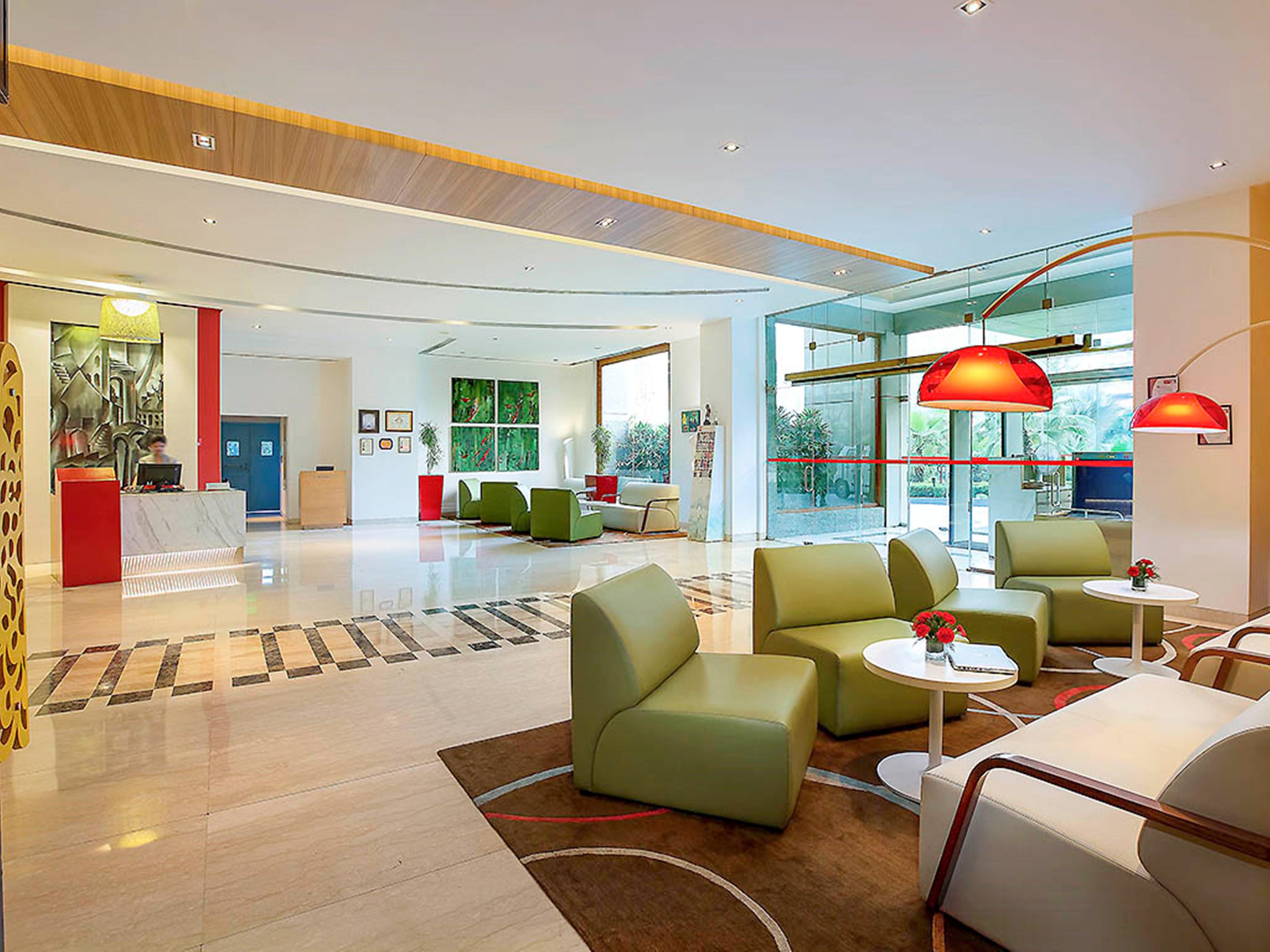 Отель Ibis Gurgaon Golf Course Road - An Accor Brand Экстерьер фото